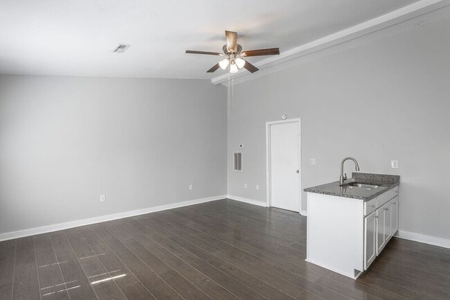 Building Photo - 100 Creeks Bend Dr