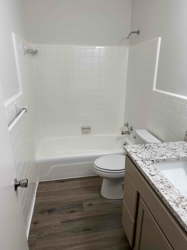 Foto del edificio - 2501 Redwood Ct