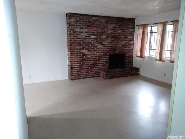 Building Photo - 8120 Tam O Shanter Dr