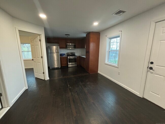 Building Photo - 2 High Rd