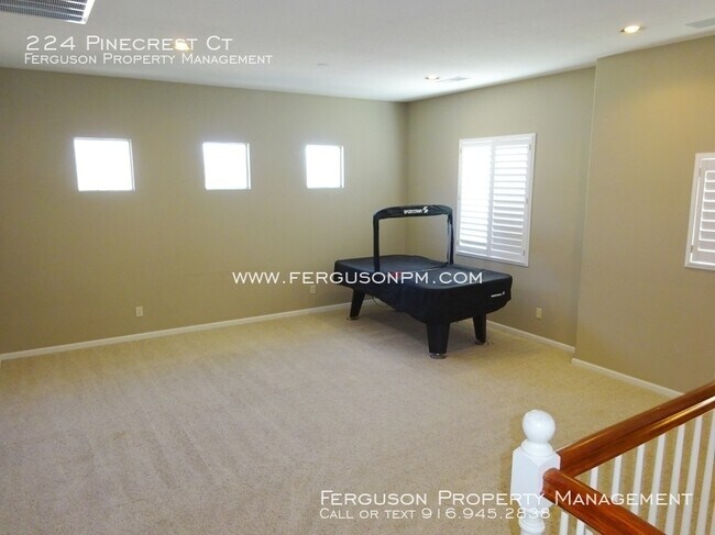 Building Photo - 224 Pinecrest Ct
