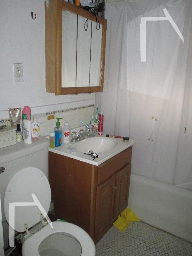 Foto del edificio - 2Br/1Bth, ready to move in, Heat/Hot Water included, Laundry in building