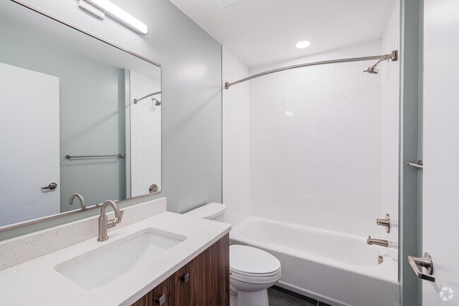 1BR, 1BA - 747SF - Bathroom - 2 E Broad St