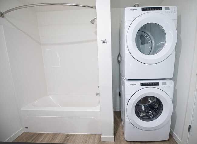 Stackable washer & dryer - Trouve