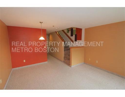 Building Photo - 44 Elm St