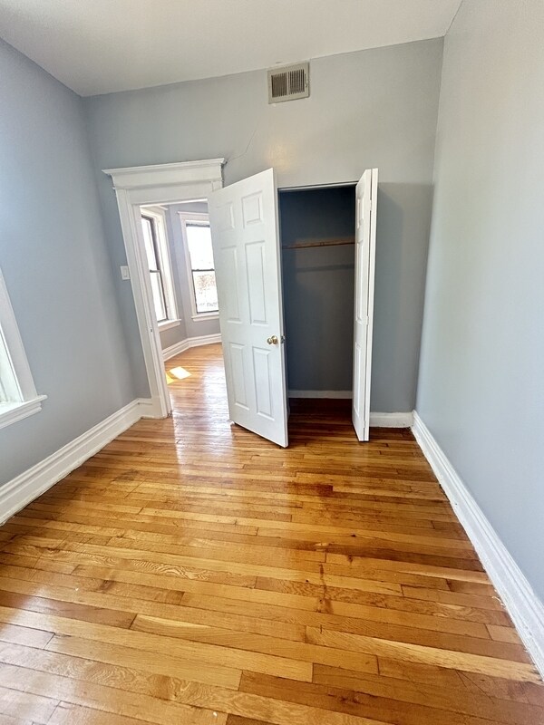 Foto del edificio - 6601 S Langley Ave