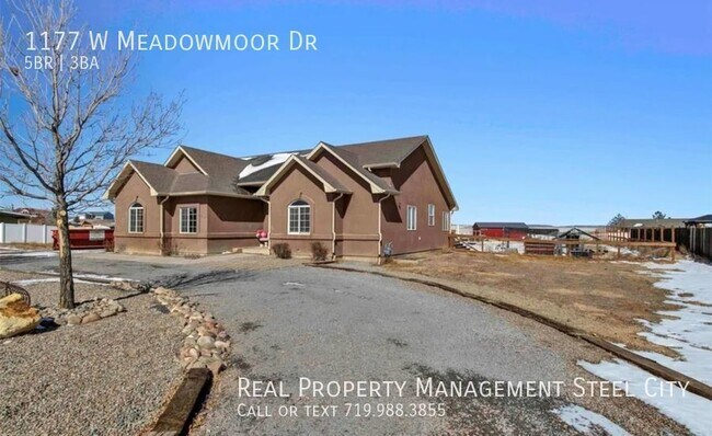 Building Photo - Gorgeous 5 Bedroom 3 Bath Home in Pueblo West