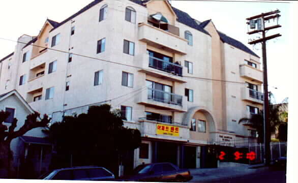 Building Photo - Park Mariposa Apartments
