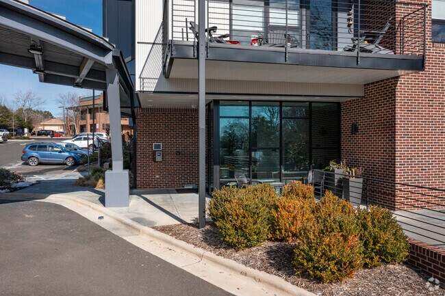 Entrance - 515 N Churton St