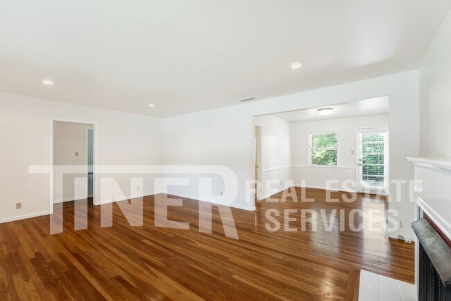 Foto del edificio - 541 Sandburg Dr