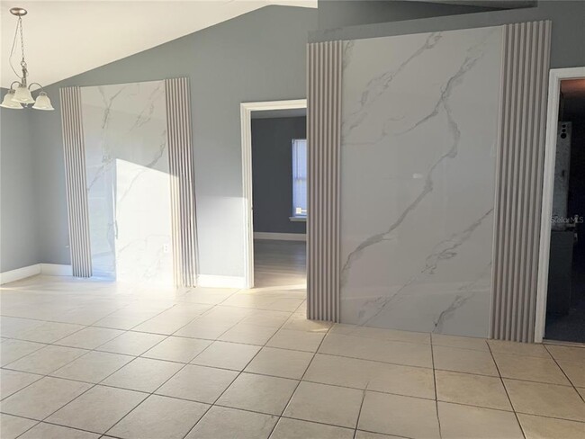 Foto del edificio - 635 Parakeet Ct