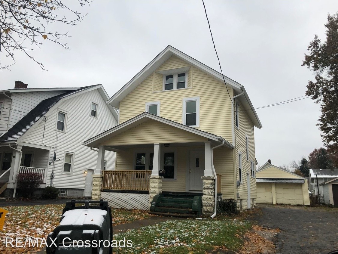 Building Photo - 4 br, 1 bath House - 180 E. Ido Ave.
