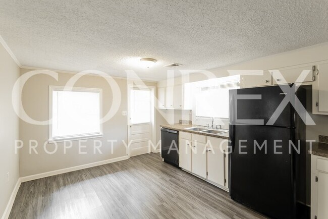 Building Photo - Great Home near Park Circle!