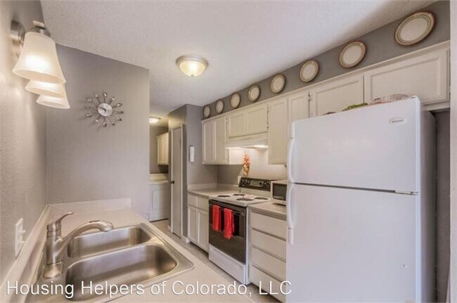 Building Photo - 2855 S Monaco Pkwy