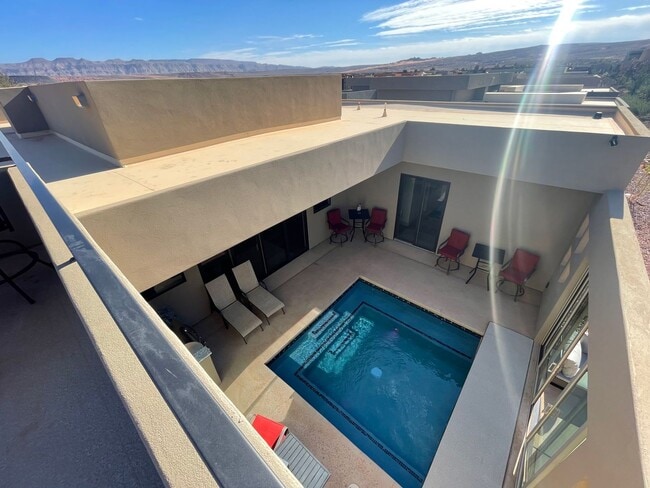 Building Photo - WOW WOW WOW! PRIVATE POOL & ROOFTOP DECK W...
