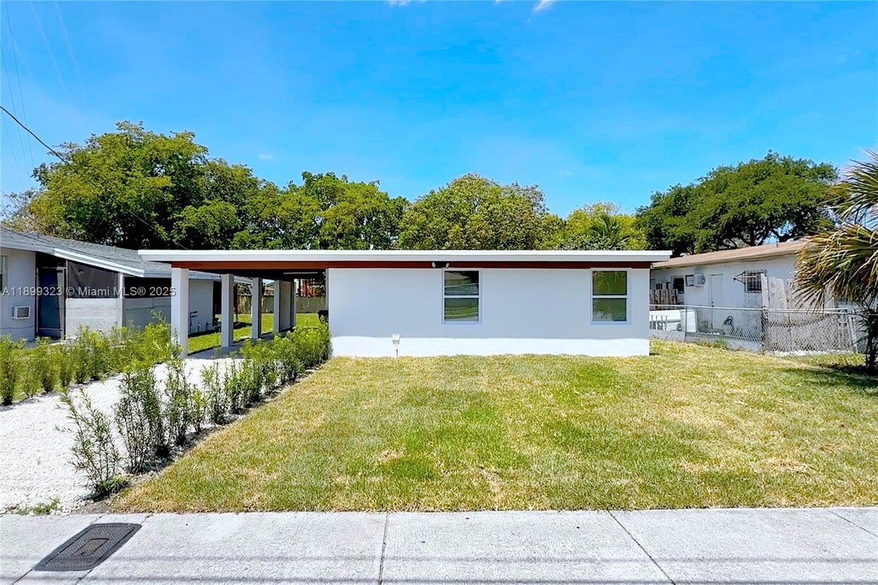 Foto principal - 2501 NW 21st St