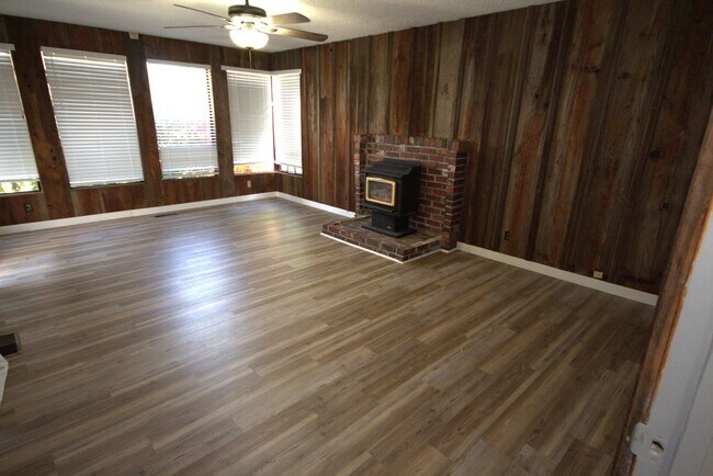 Foto del edificio - Beautiful SeaTac Home with Expansive Territorial Views