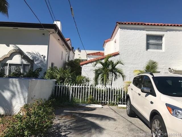 Building Photo - 2800 Pine Tree Dr