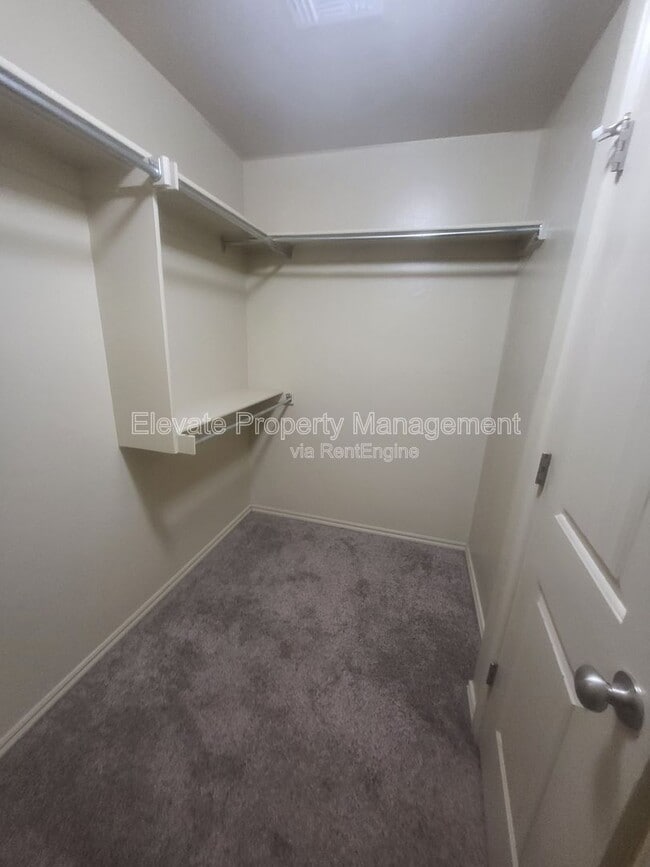 Foto del edificio - 923 West Prairie Wind Way