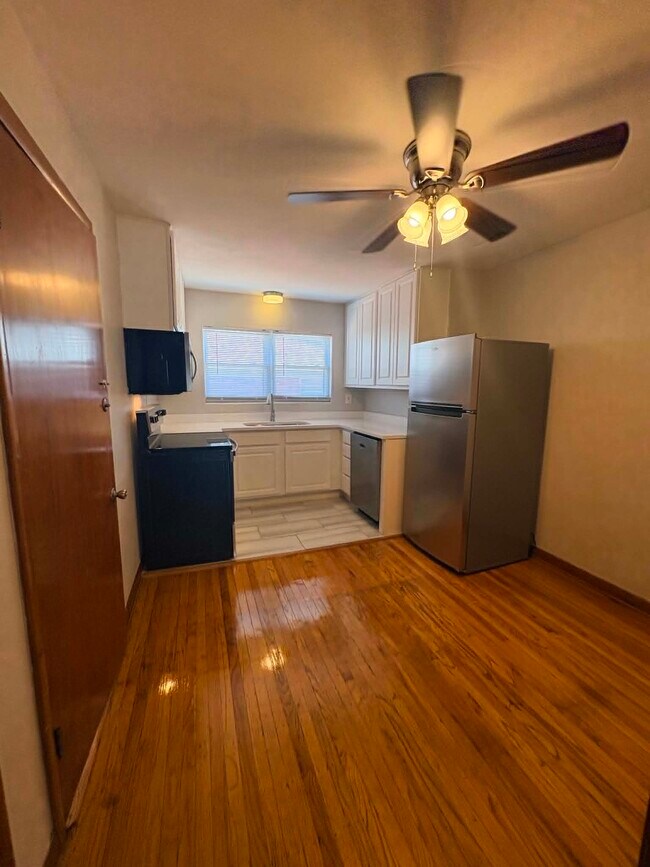 Foto del edificio - 3815 Nanz Ave