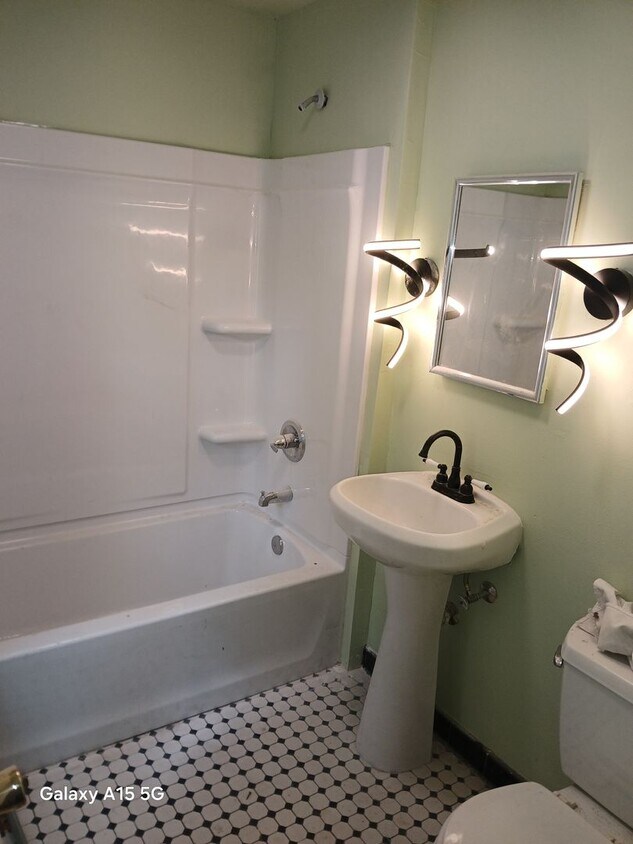 Foto principal - 408-410-410 S Madison St