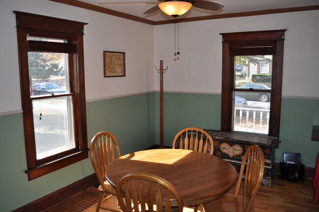 Dinning room - 1004 Illinois St