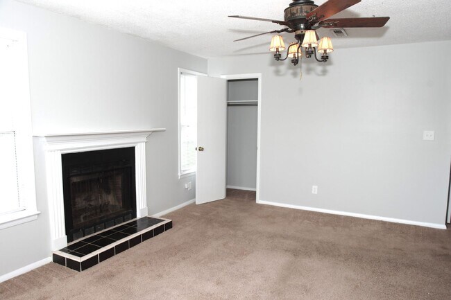Foto del edificio - Available For Immediate Move-In!