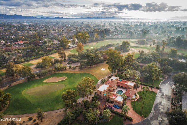 Foto del edificio - 7155 Oakmont Dr