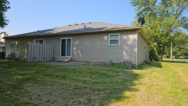 Building Photo - 8072-8074 Smoky Row Rd