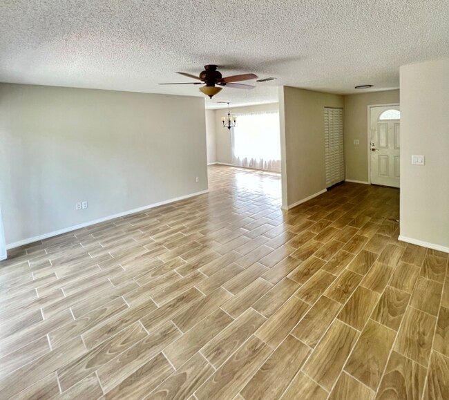 Building Photo - 6261 Nassau Ave