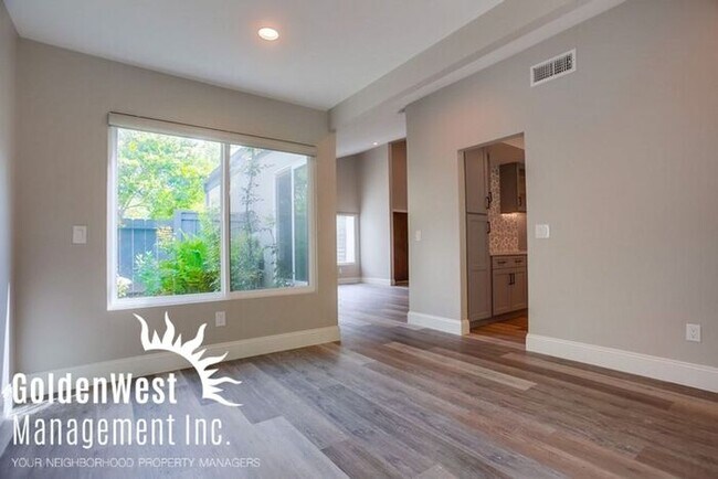 Building Photo - Modern Single Story 3Bdm 2Ba Home in Beaut...