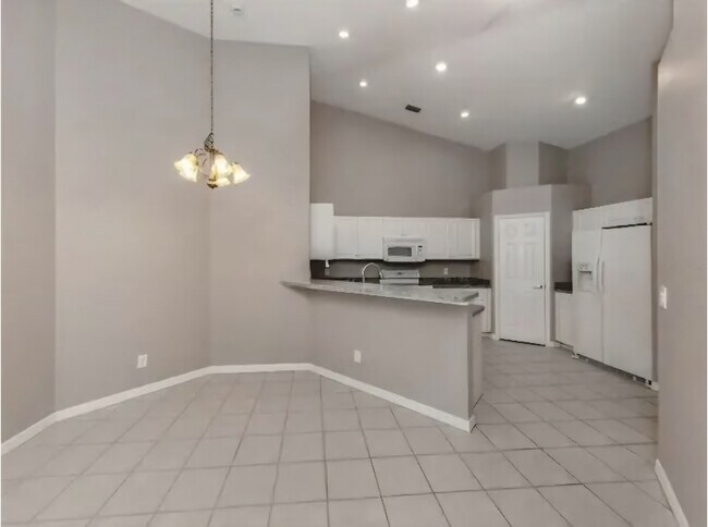 Building Photo - 4153 Fairway Dr