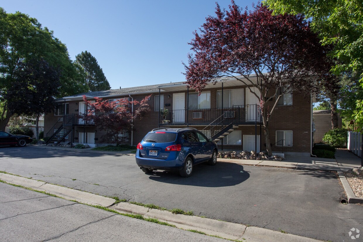 Primary Photo - 627 W Gardenia Dr