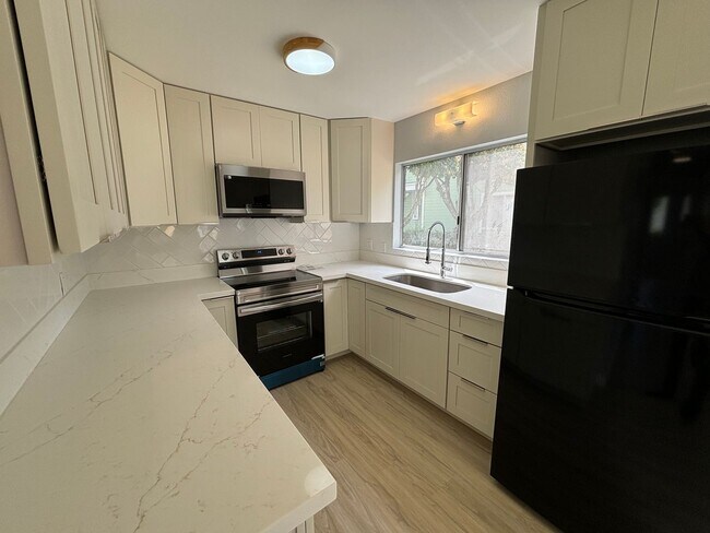 Building Photo - Miliani Parkway 2 Bed 1 Bath Unit For Rent...