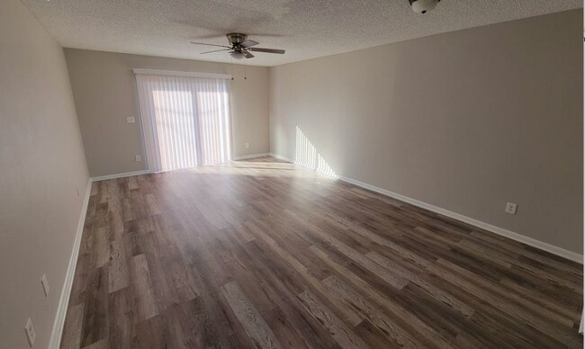Foto del edificio - 1635 Goodyear Ave