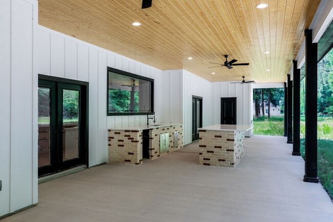 Building Photo - 354 Peach Pt Ln