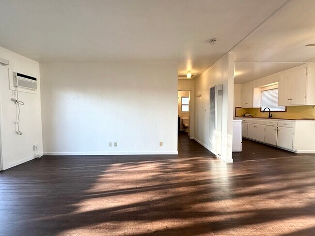 Foto del edificio - Charming cottage style unit located in Sacramento!