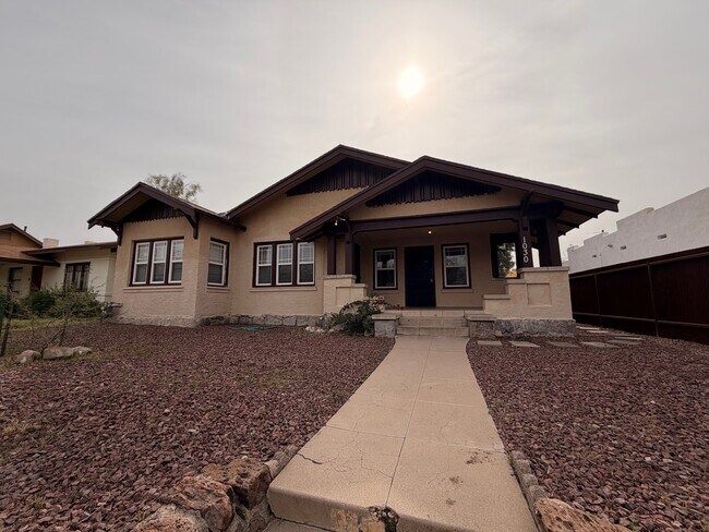 Foto del edificio - 1030 E 7th St