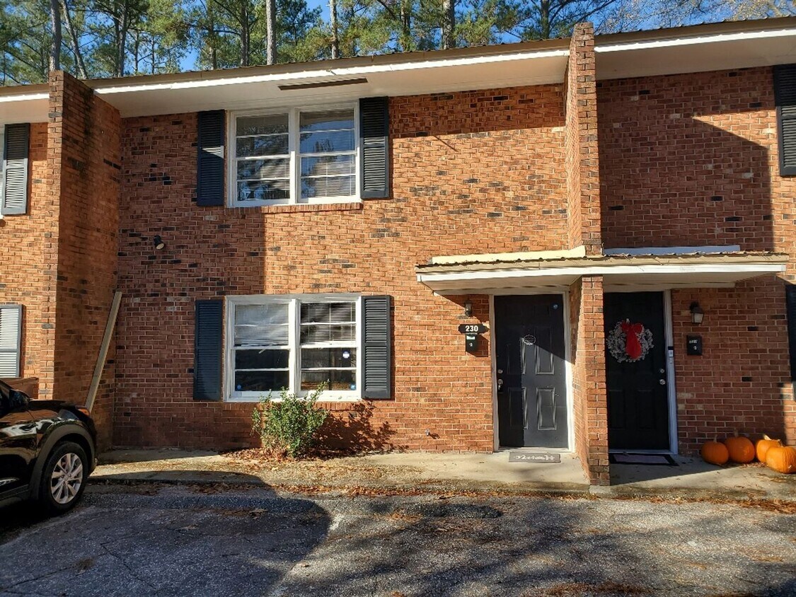 Primary Photo - 230 W Manchester Rd