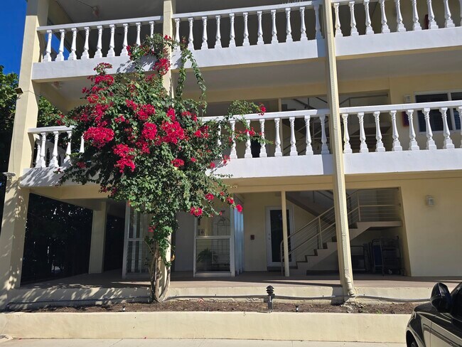 Foto del edificio - 60 Venetian Dr