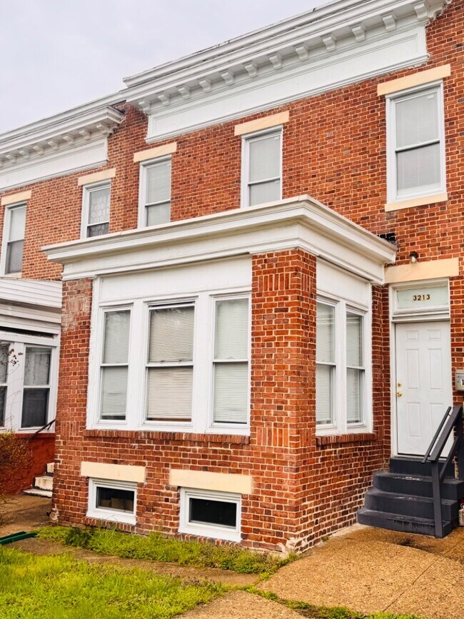 Photo - 3213 The Alameda Apartment