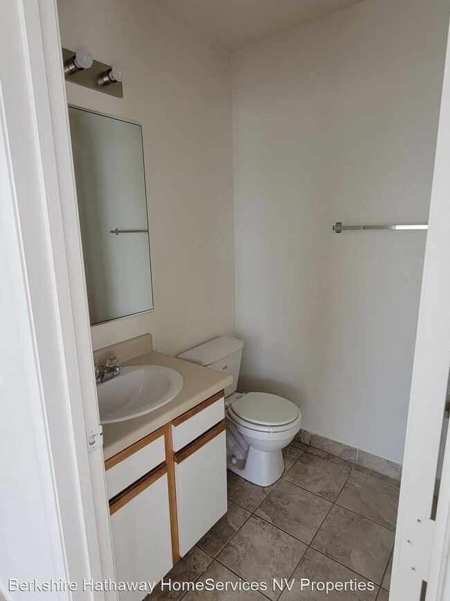 Building Photo - 3 br, 2.5 bath House - 6137 Daisy Lee
