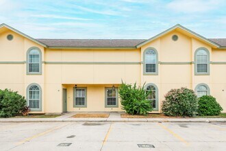 Building Photo - 1000 Ranchway Dr