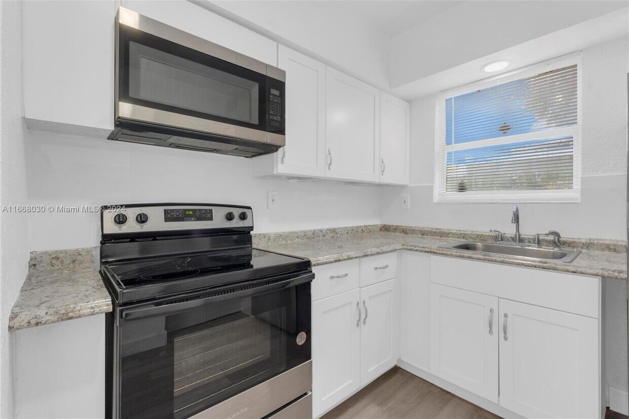 Foto principal - 3051 NW 77th St