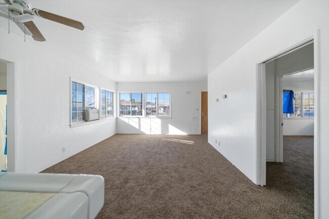 Foto del edificio - 44526 Cedar Ave