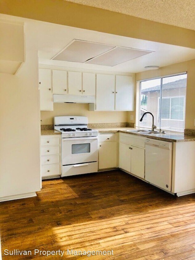 Foto principal - 8172 Ellis Ave