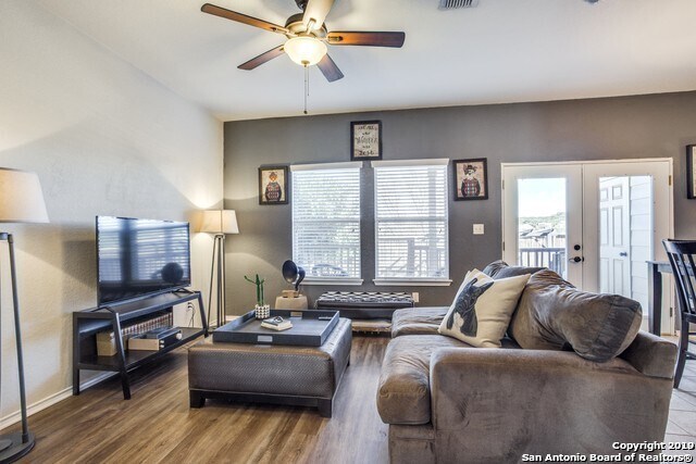 Building Photo - Stone Oak Town Home