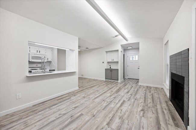 Foto del edificio - 3609 Leafield Dr