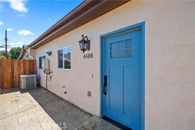 Foto del edificio - 6508 Oakdale Ave