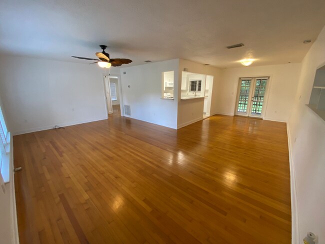 Foto del edificio - 1212 E Anderson St